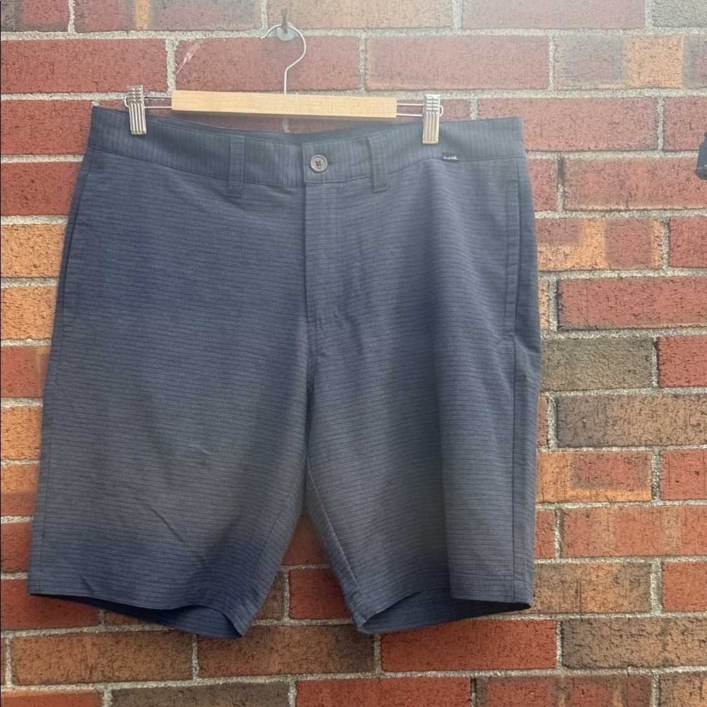 TravisMathew Men’s Golf Shorts Size 36 Gray Stretch Performance